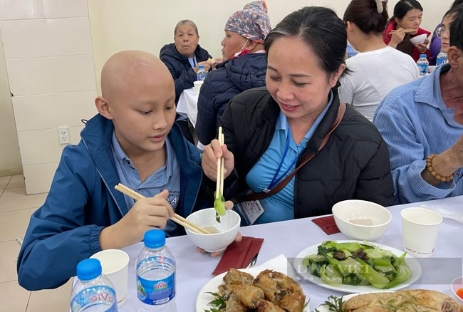 Tết yêu thương, ấm áp dành cho những bệnh nhân nghèo- Ảnh 4.