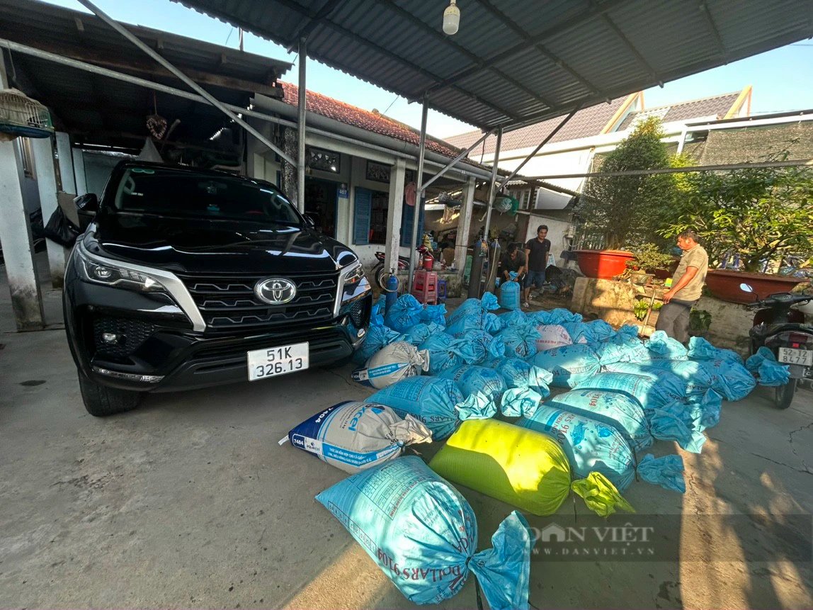 Chợ vùng Đồng Nai bán buôn thế nào mà thương lái vét sạch ao cá chép cúng ngày 23 tháng Chạp?- Ảnh 2.