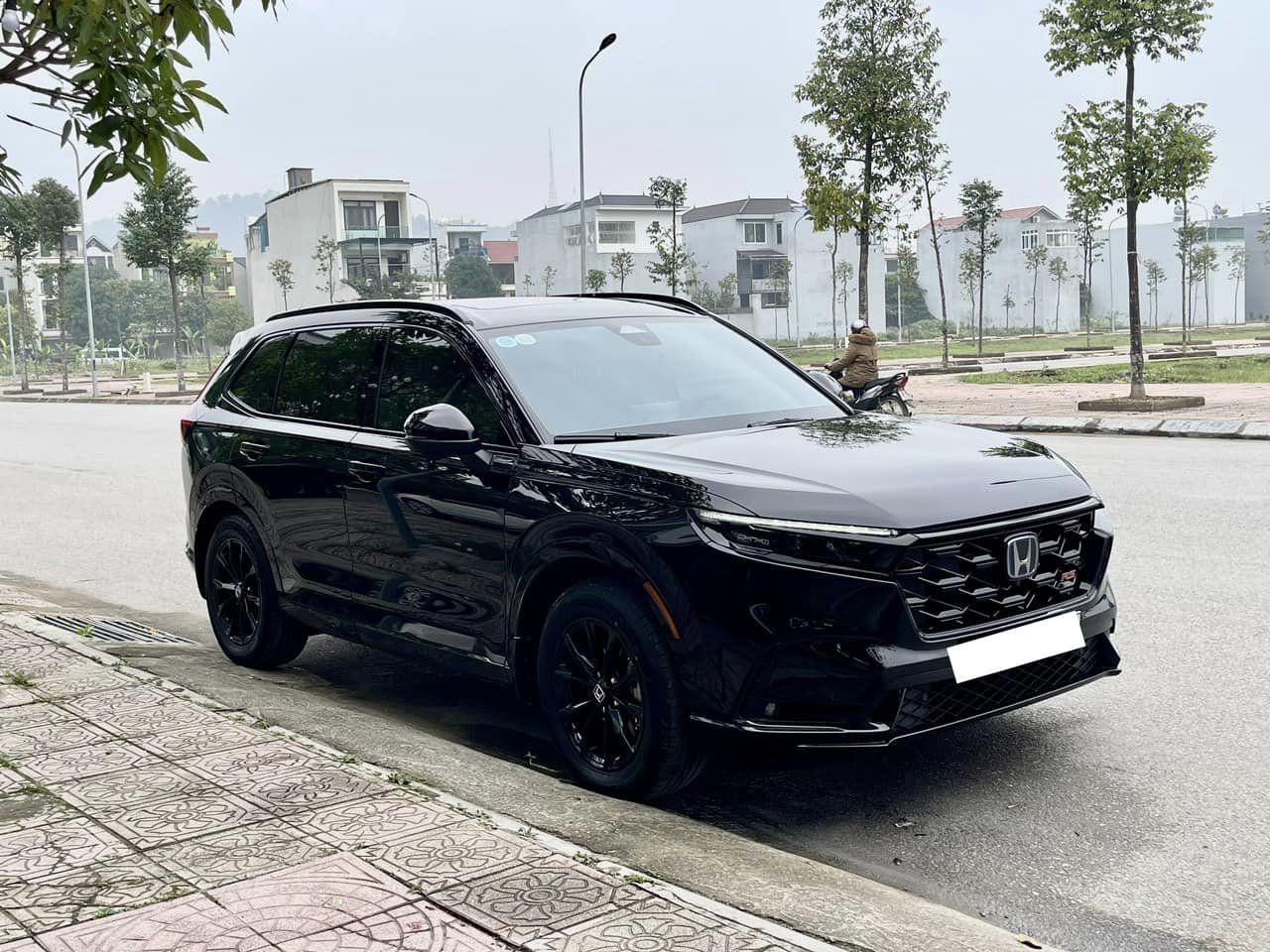 Bán cả tháng không "trôi", Honda CR-V RS 2024 cũ hạ giá tìm người mua- Ảnh 1.