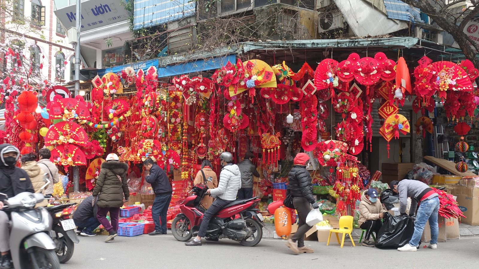 Giới trẻ tiết lộ lý do chọn phố cổ Hà Nội chụp ảnh dịp Tết Nguyên đán - Ảnh 1.