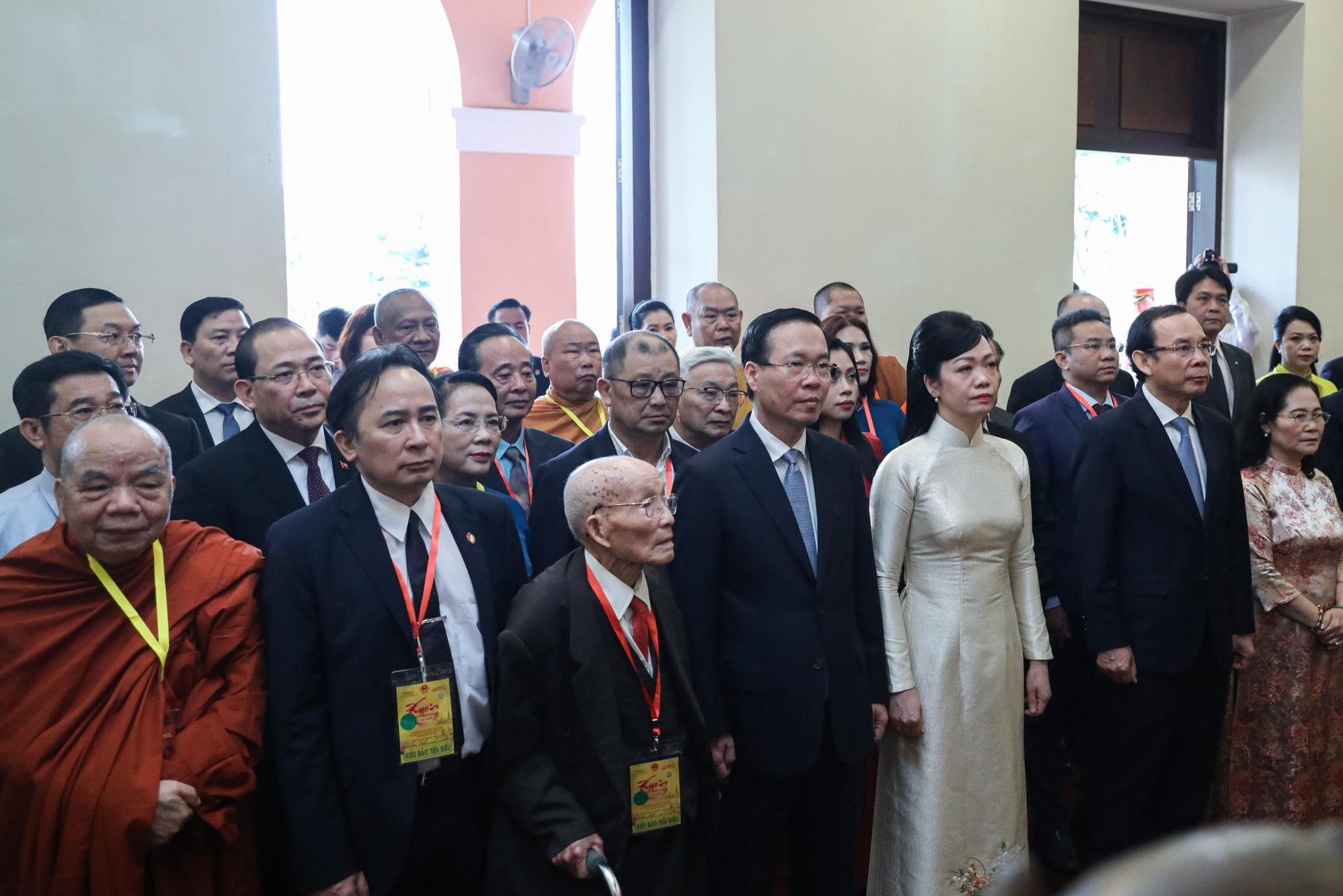Chủ tịch nước Võ Văn Thưởng cùng kiều bào dâng hương Chủ tịch Hồ Chí Minh, thả cá chép đưa ông Táo- Ảnh 2.