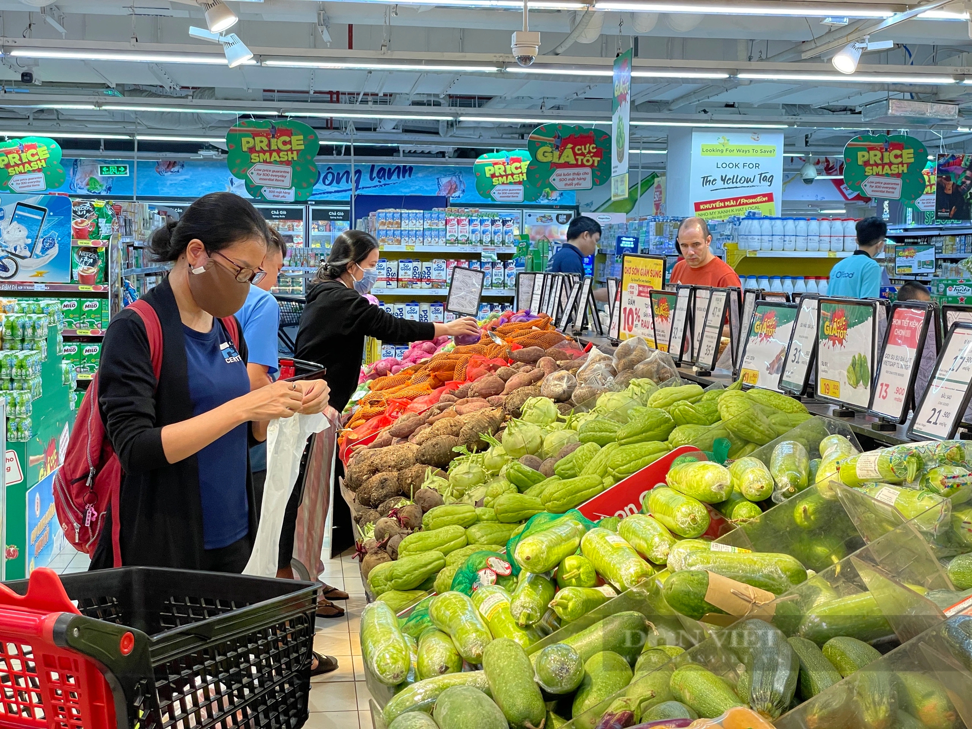 Siêu thị cấp tập khuyến mãi sau Tết- Ảnh 1.