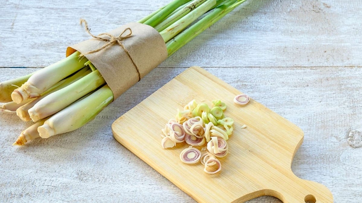 Ngạc nhiên với hàng loạt công dụng chữa bệnh của củ sả, từ giải cảm đến trị đau răng, thông tiểu...- Ảnh 1.