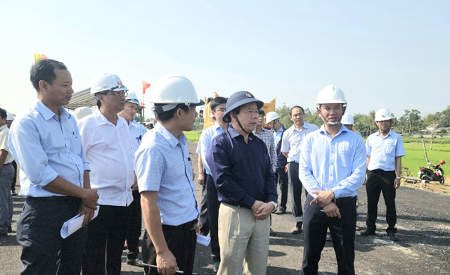Quảng Ngãi: Bắt nhịp đầu năm Tết cổ truyền 2024 ở công trường cầu, đường nghìn tỷ - Ảnh 1. Quảng Ngãi: Bắt nhịp đầu năm Tết cổ truyền 2024 ở công trường cầu, đường nghìn tỷ - Ảnh 1.