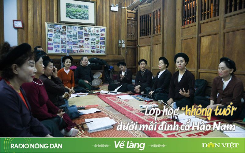Lớp học “không tuổi” dưới mái đình cổ Hào Nam- Ảnh 1.