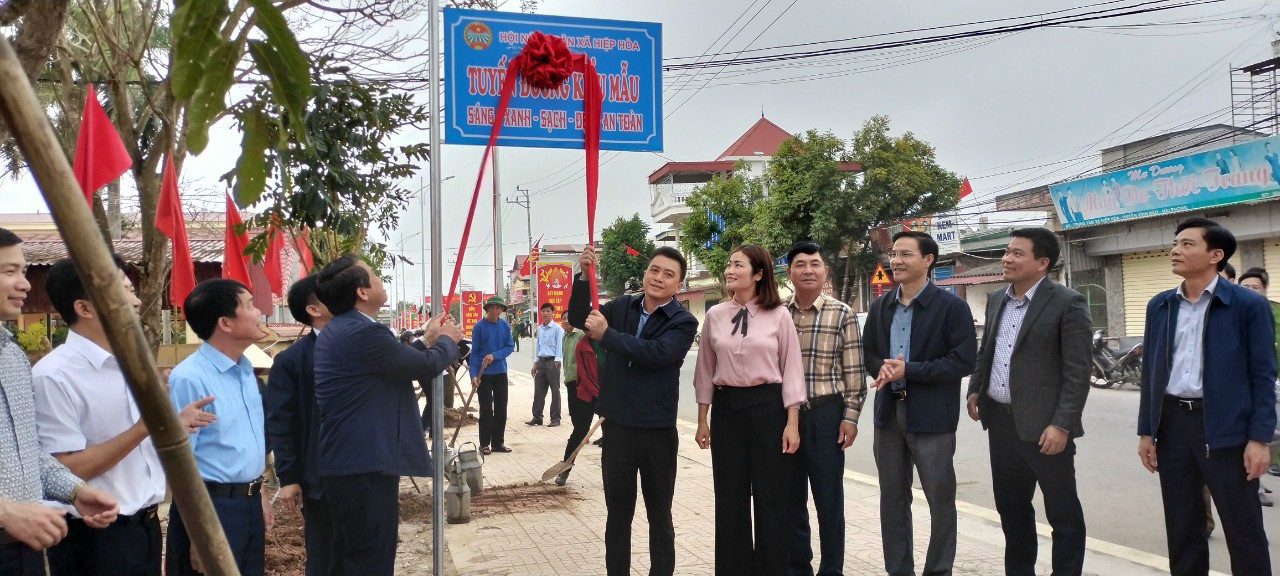 Hội Nông dân Hải Phòng tổ chức trồng 100 cây xà cừ hưởng ứng Tết trồng cây năm 2024- Ảnh 3.