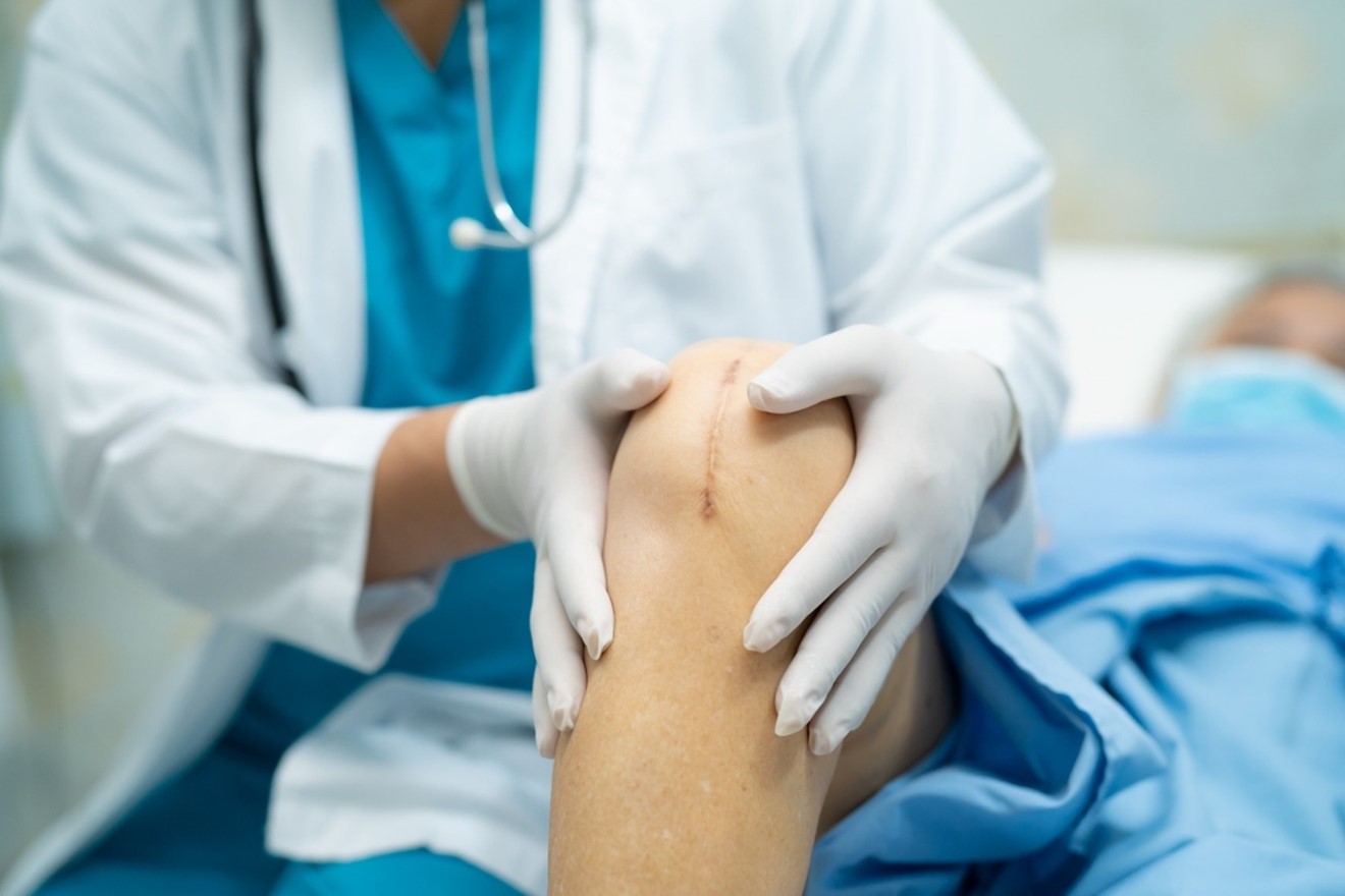Vết thương lâu lành ở người cao tuổi: Dấu hiệu cảnh báo suy yếu sức đề kháng - Ảnh 1.
