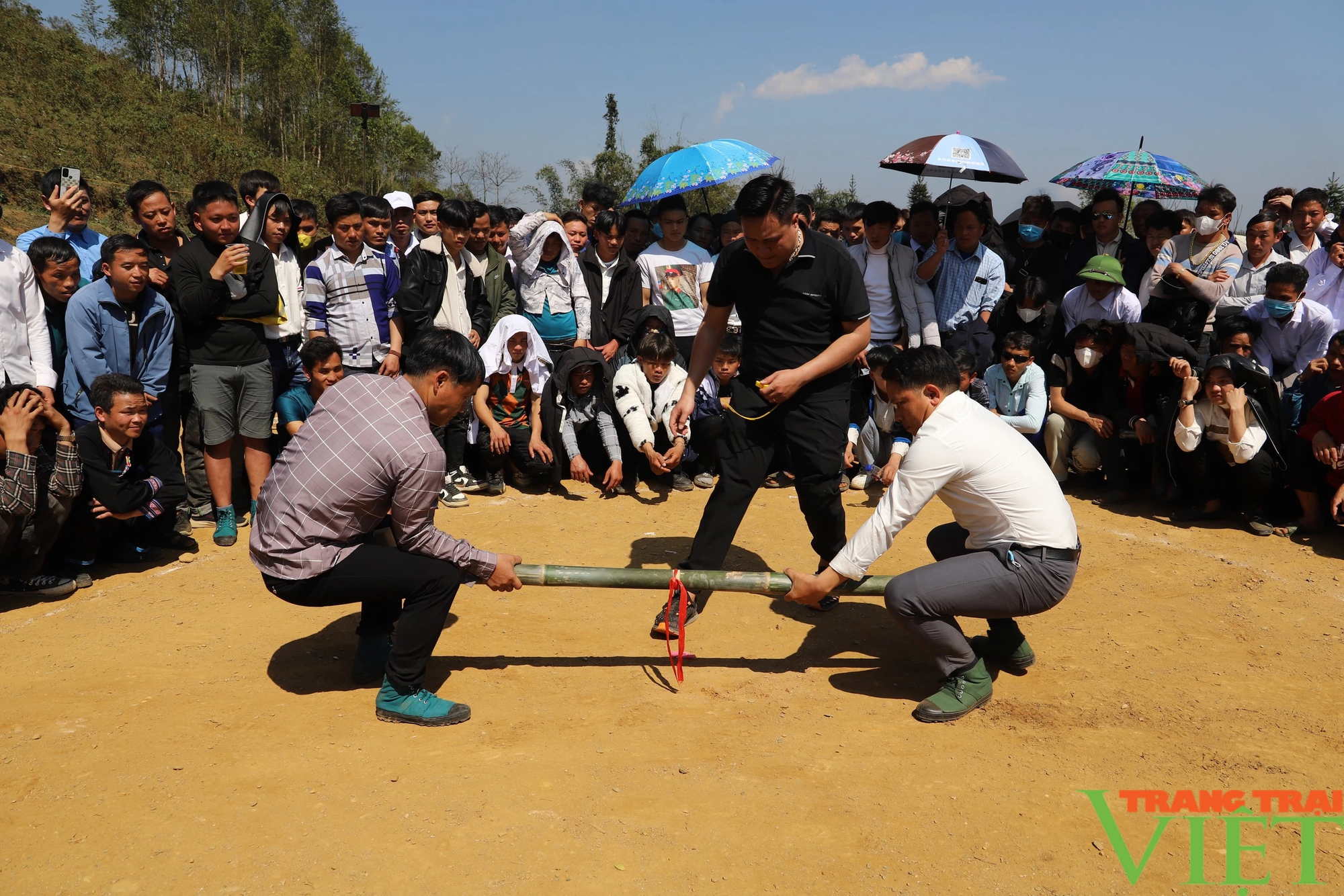 Sôi động Ngày hội văn hóa – thể thao dân tộc Mông ở vùng cao Lào Cai- Ảnh 4. Sôi động Ngày hội văn hóa – thể thao dân tộc Mông ở vùng cao Lào Cai- Ảnh 4.