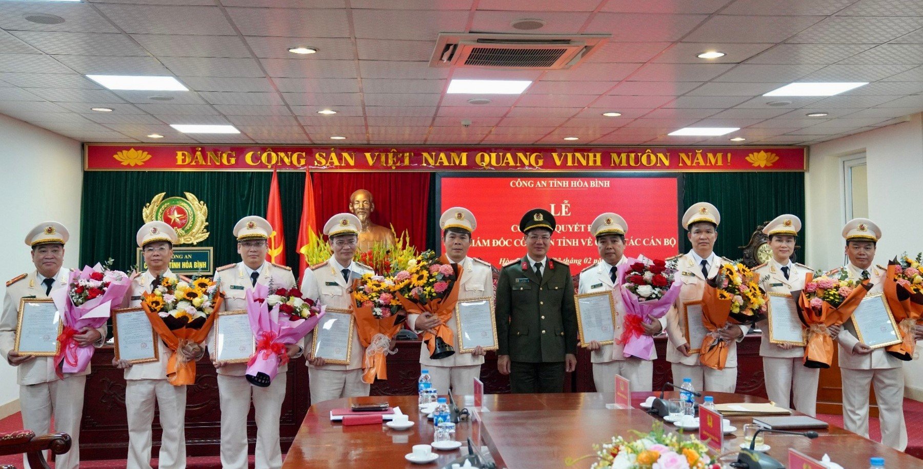 Công an tỉnh Hòa Bình điều động 9 vị trí cán bộ chỉ huy- Ảnh 1.