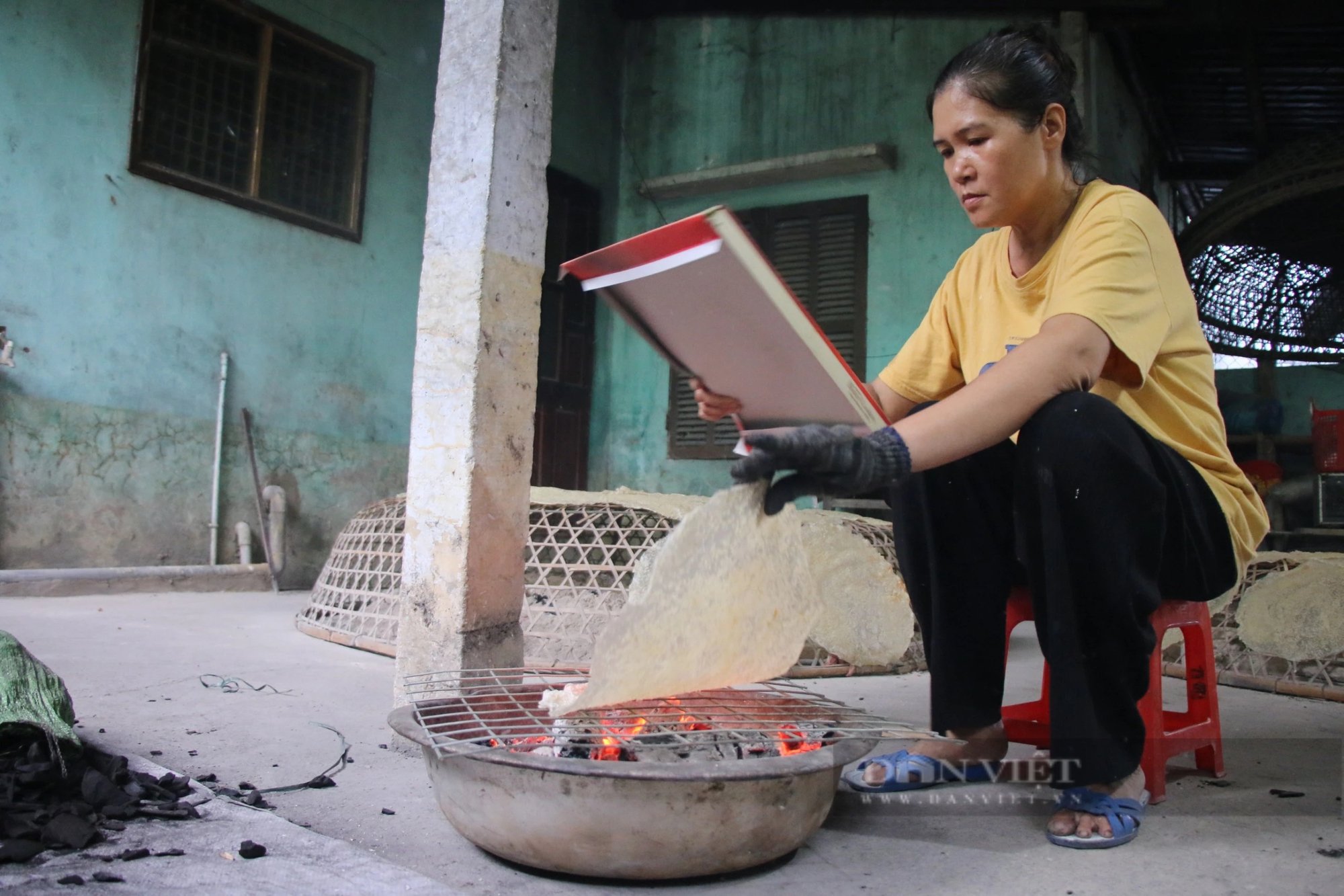 Tận mắt xem làng nghề bánh tráng 500 tuổi vừa được công nhận di sản văn hóa phi vật thể - Ảnh 8.
