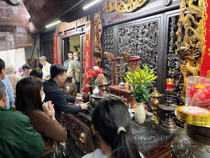 Hàng nghìn người chen chân xin quẻ cầu lộc trước giờ khai ấn đền Trần Nam Định- Ảnh 5.