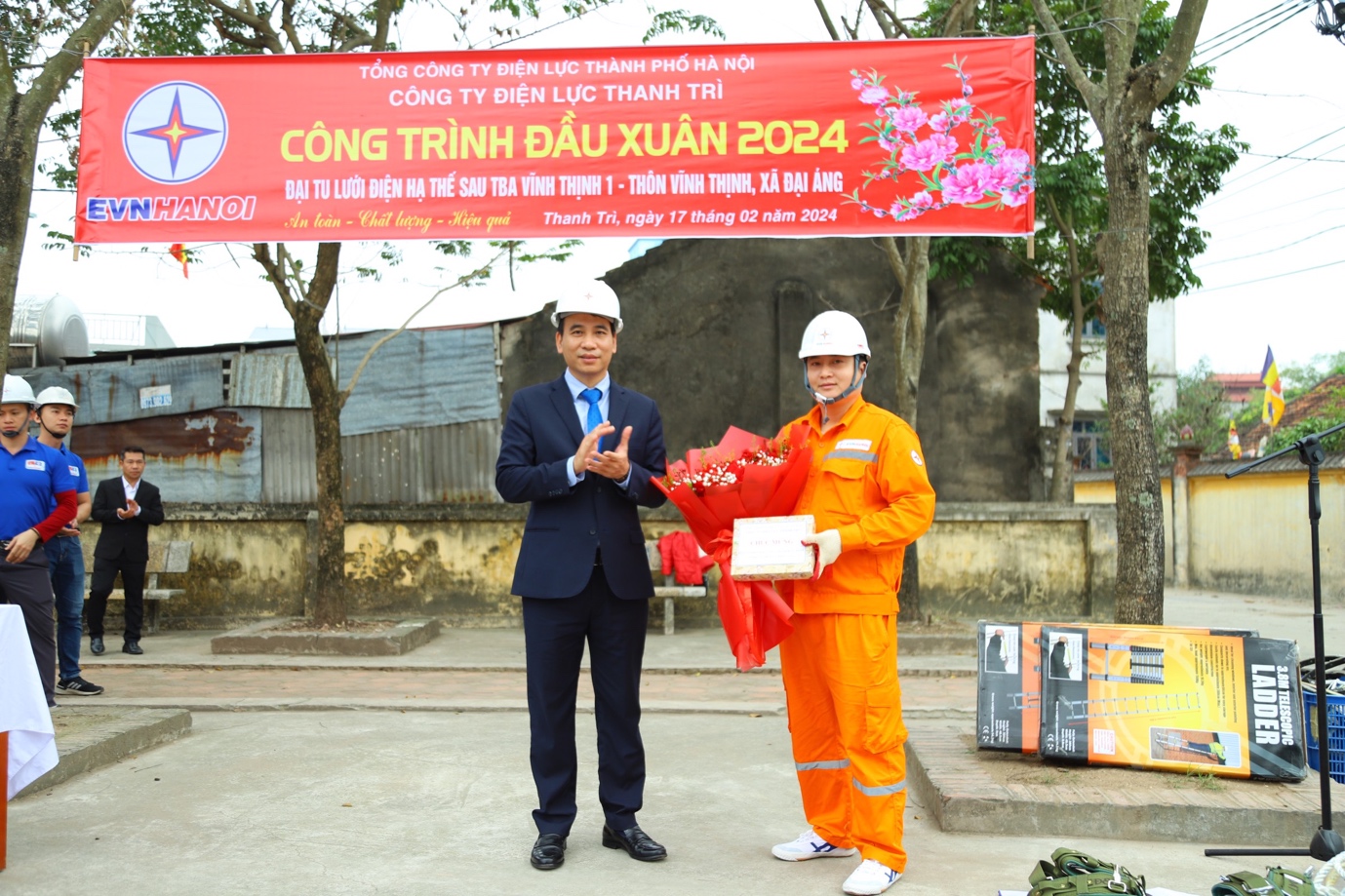 Đại tu lưới điện hạ thế sau trạm biến áp Vĩnh Thịnh 1 - Ảnh 1.