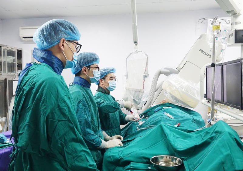 Liên tục tiếp nhận bệnh nhân nhồi máu cơ tim cấp, nguy kịch- Ảnh 2.