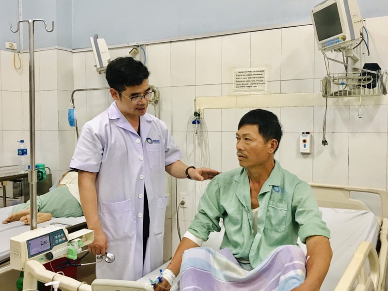 Liên tục tiếp nhận bệnh nhân nhồi máu cơ tim cấp, nguy kịch- Ảnh 1.