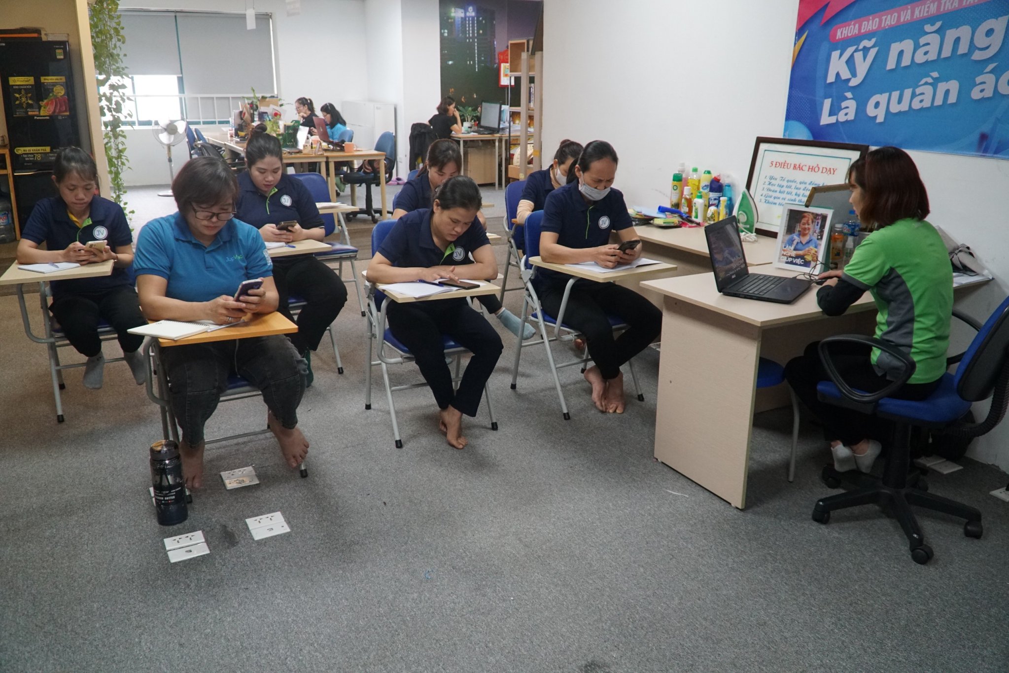giúp việc gia đình
