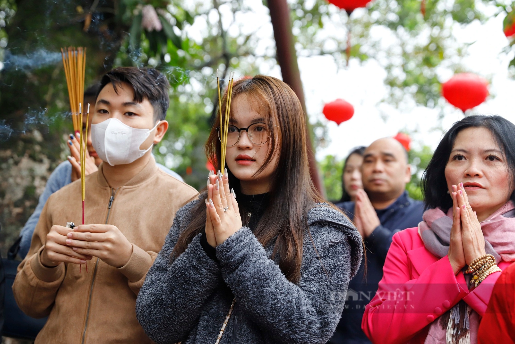 Ảnh ấn tượng tuần: "Vua Hùng đi cấy" và hình ảnh hoa mai anh đào nở rộ ở Đà Lạt- Ảnh 6.