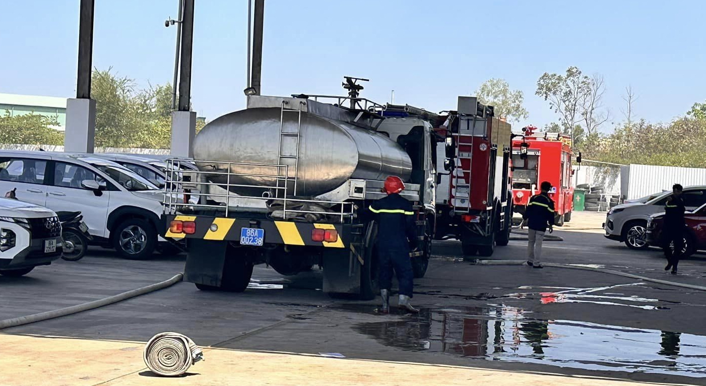 Cháy bên trong Công ty TNHH ô tô Ngọc Phương, đại lý xe Hyundai ở Bình Thuận- Ảnh 2.