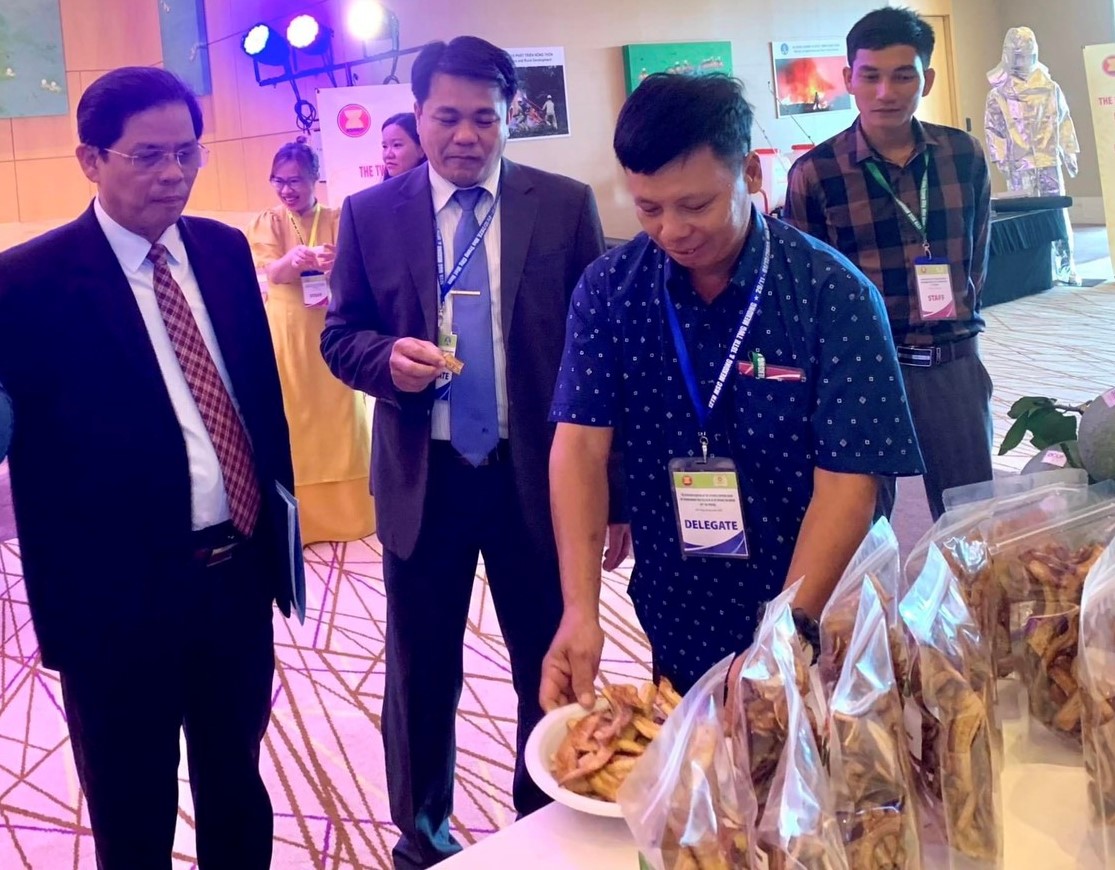 9X Khánh Hòa đã xinh lại còn giỏi bán bưởi da xanh, cả làng khen- Ảnh 8.