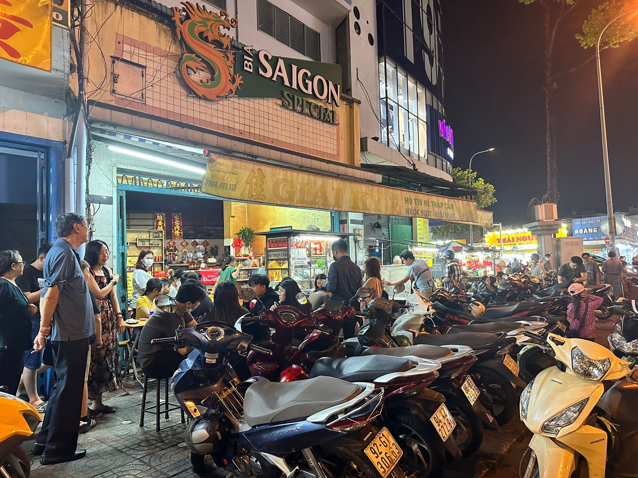 Quán hủ tiếu mì trong phim "Mai" đông nghịt khách, bán hơn trăm tô mỗi ngày- Ảnh 4.