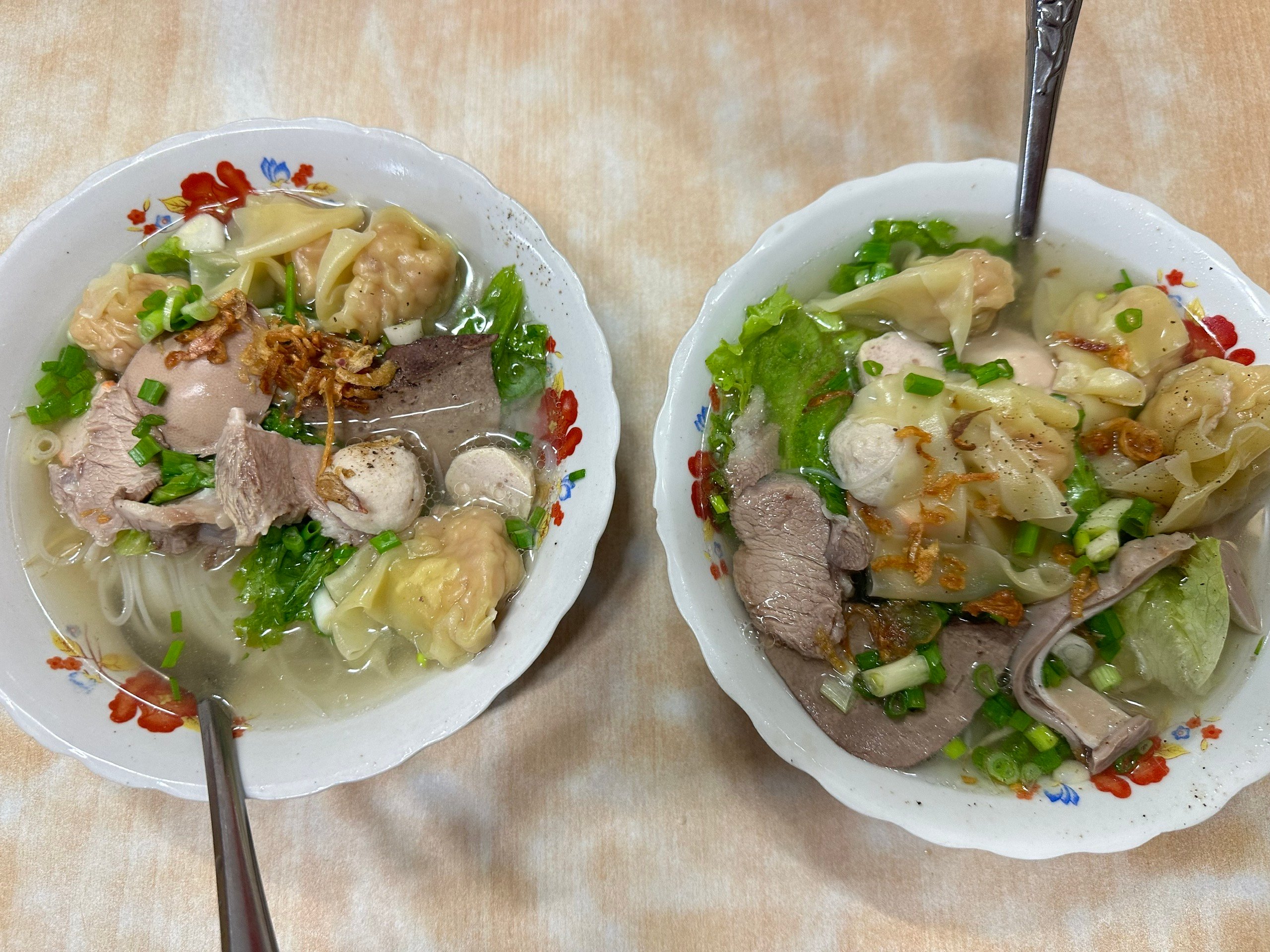 Quán hủ tiếu mì trong phim "Mai" đông nghịt khách, bán hơn trăm tô mỗi ngày- Ảnh 2.