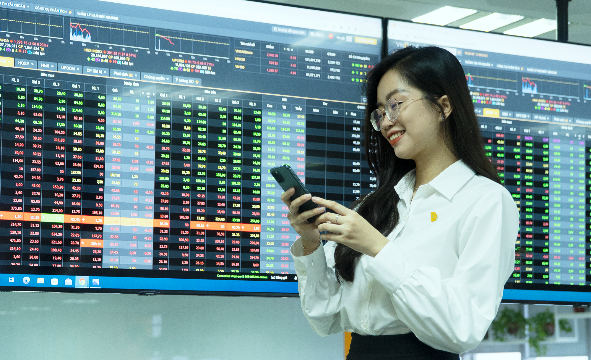 Chủ tịch Ủy ban Chứng khoán Nhà nước Vũ Thị Chân Phương: Thị trường chứng khoán làm tốt vai trò kênh dẫn vốn- Ảnh 1. Chủ tịch Ủy ban Chứng khoán Nhà nước Vũ Thị Chân Phương: Thị trường chứng khoán làm tốt vai trò kênh dẫn vốn- Ảnh 1.