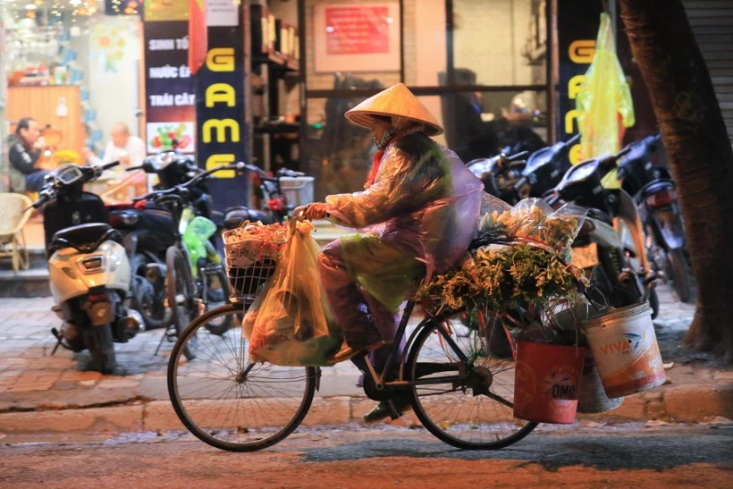 Chuyên gia lí giải vì sao không khí lạnh chỉ ở cường độ trung bình, Bắc Bộ vẫn hứng rét đậm, rét hại?- Ảnh 2.