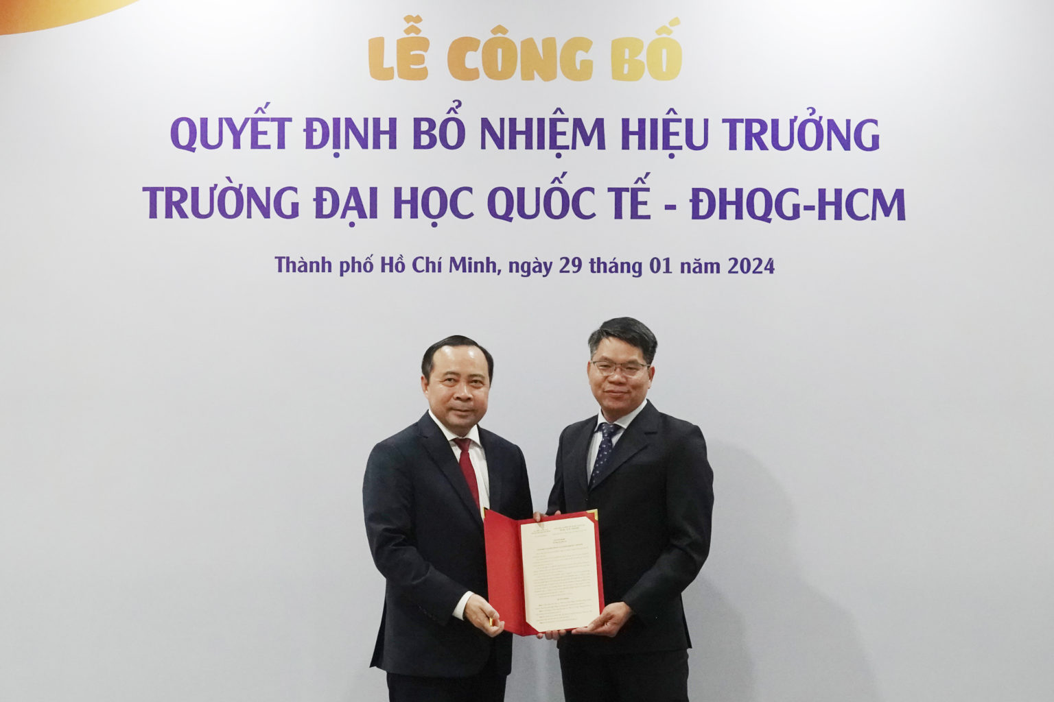 Loạt trường đại học lớn bổ nhiệm lãnh đạo mới: Nữ Hiệu phó trường Y sinh năm 1973 gây chú ý- Ảnh 2.