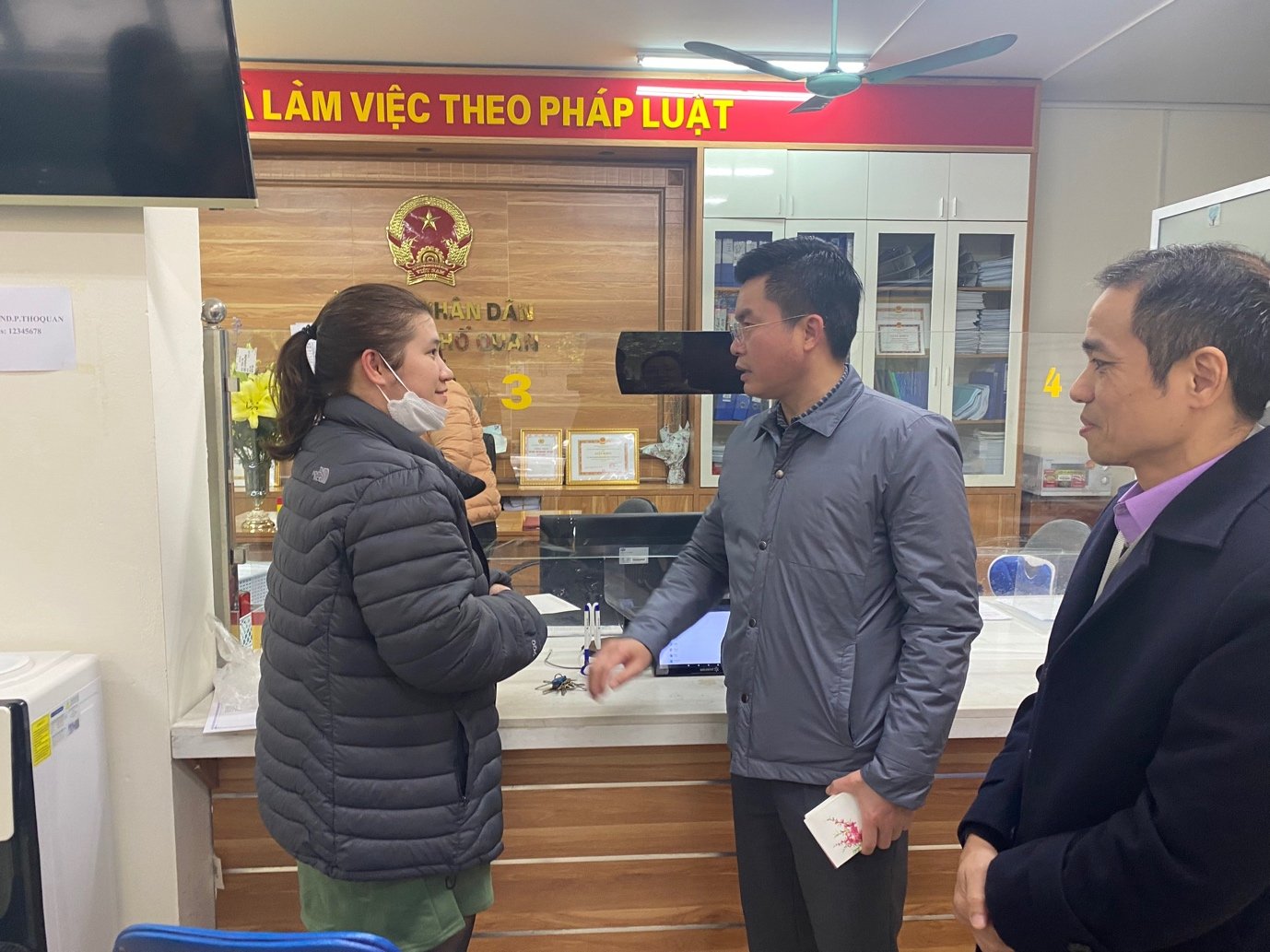 Chủ tịch quận Đống Đa Lê Tuấn Định kiểm tra đột xuất công tác sắp xếp đơn vị hành chính- Ảnh 2.