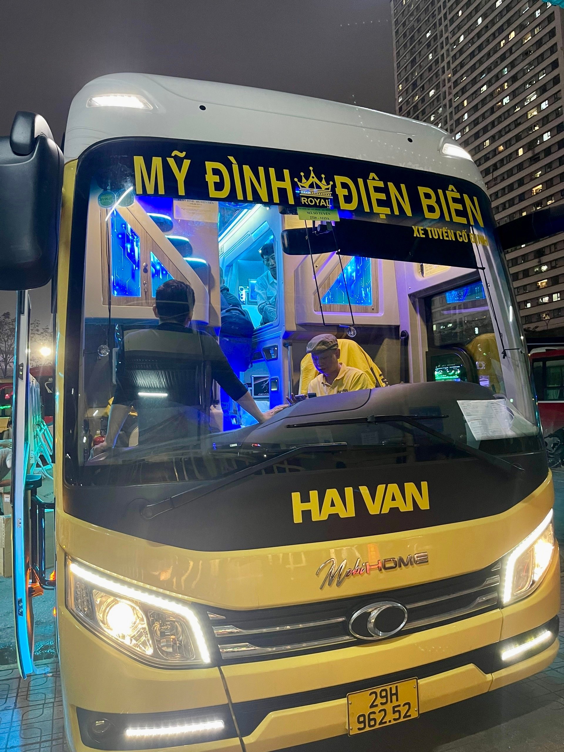 Hải Vân ra mắt xe Royal chất lượng 5 sao phục vụ người dân về quê đón Tết- Ảnh 2. Hải Vân ra mắt xe Royal chất lượng 5 sao phục vụ người dân về quê đón Tết- Ảnh 2.