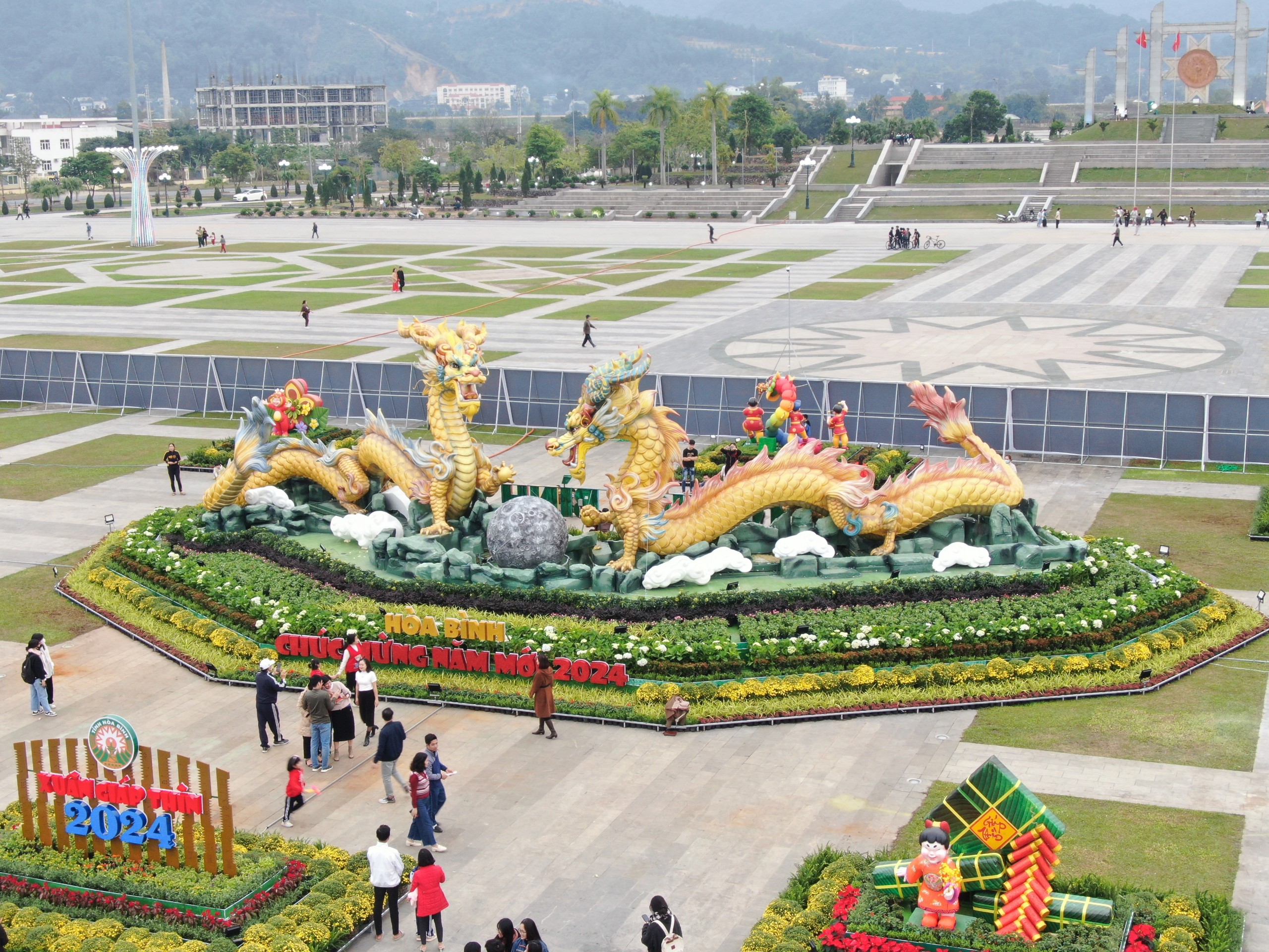 Người dân Hòa Bình thích thú linh vật "song long chầu nguyệt"- Ảnh 5.