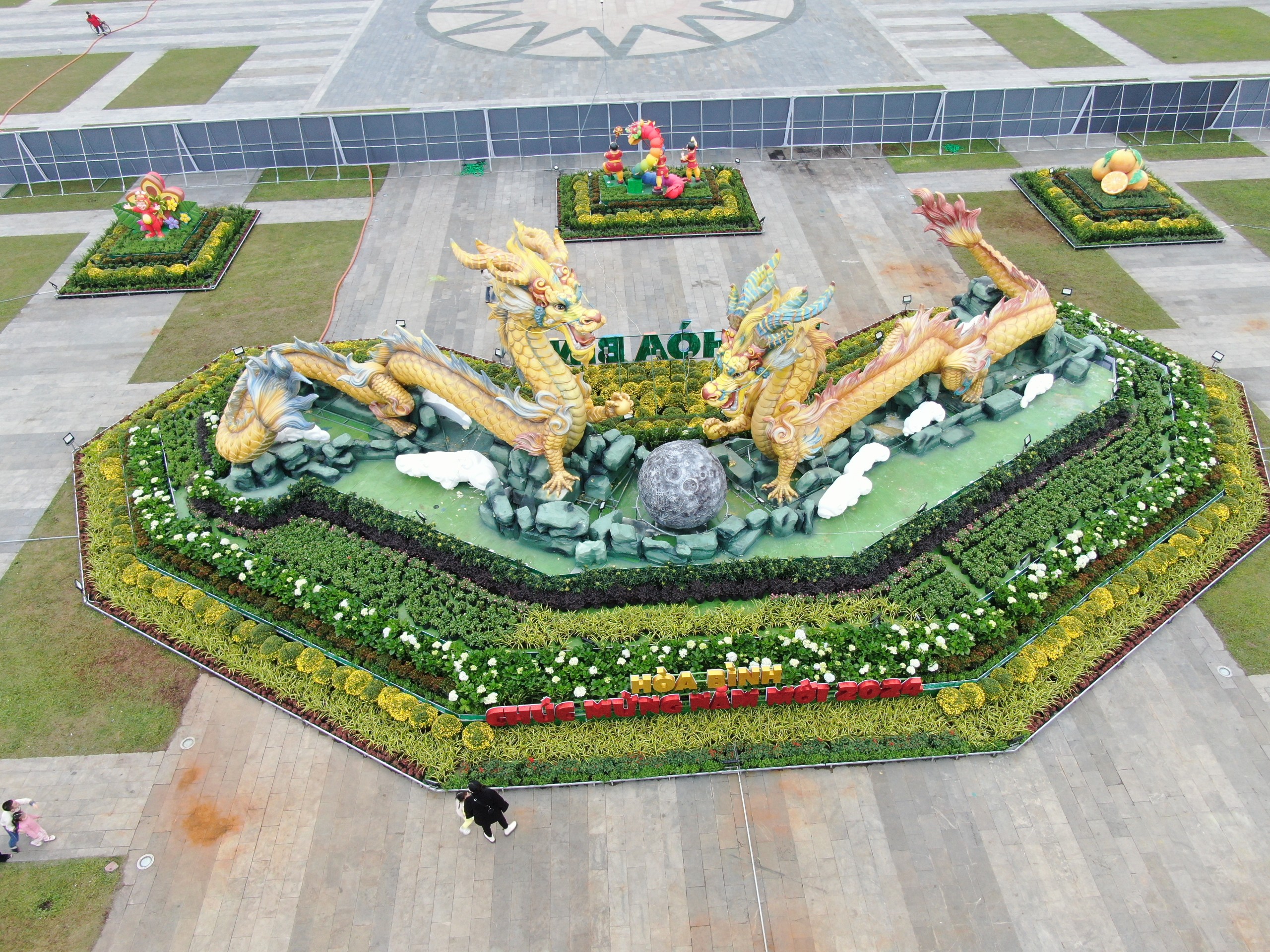 Người dân Hòa Bình thích thú linh vật "song long chầu nguyệt"- Ảnh 3.