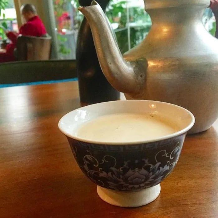 Được coi là "báu vật" của Tây Tạng, con vật này có thể chịu lạnh tới âm 40 độ C, nặng tới 1.000 kg- Ảnh 13.