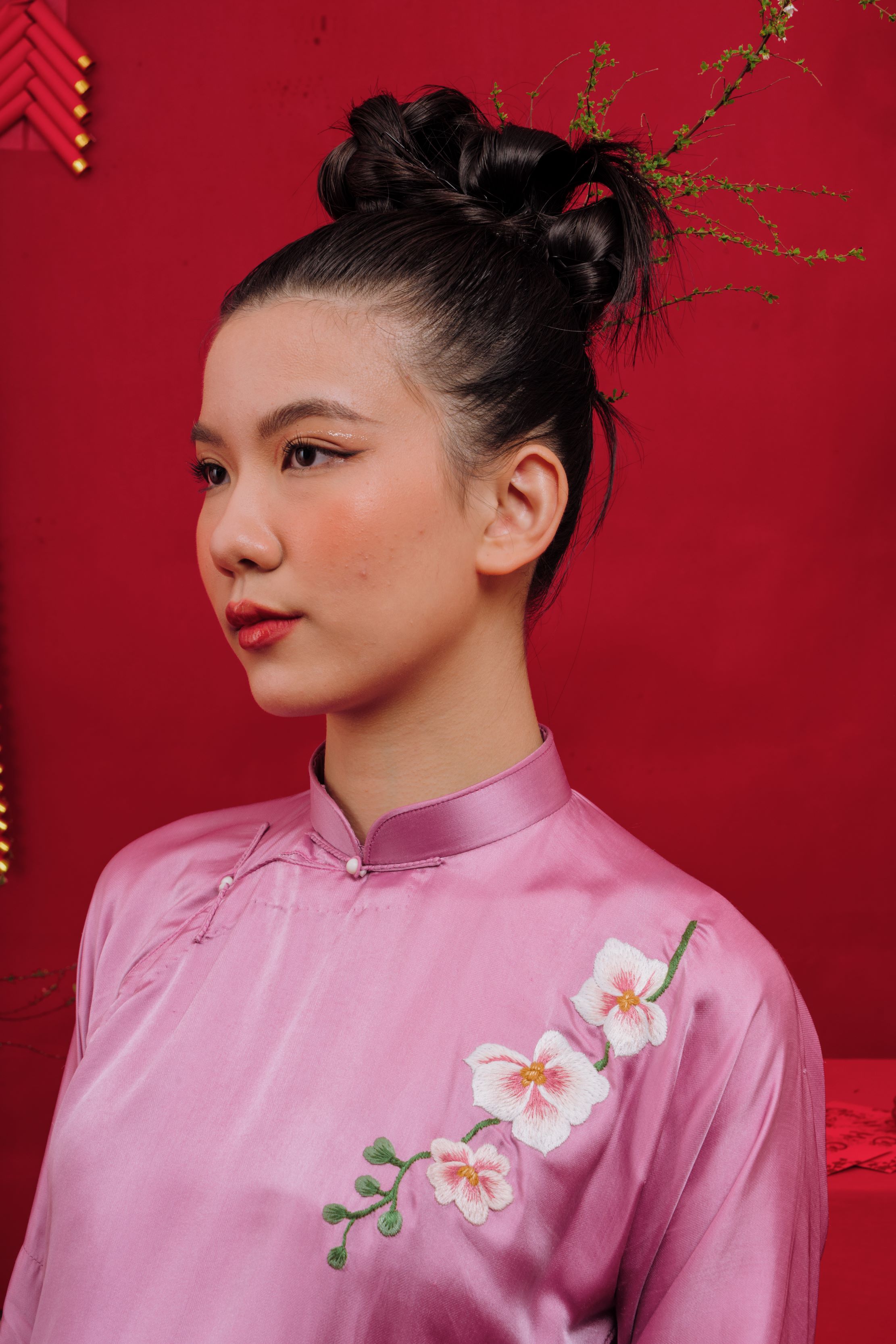 Thiếu nữ xinh tươi trong tà áo dài đón Tết - Ảnh 1.