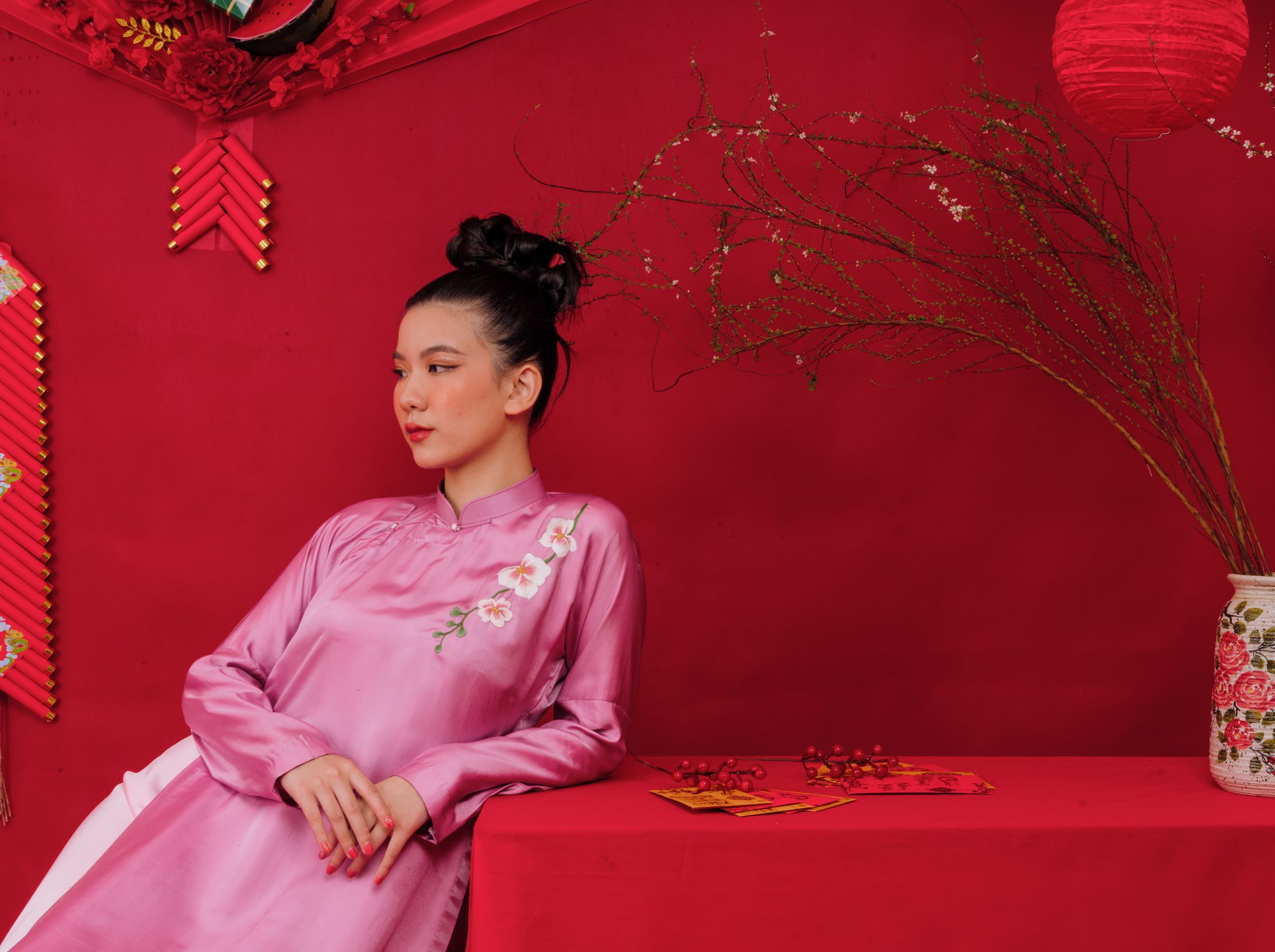 Thiếu nữ xinh tươi trong tà áo dài đón Tết - Ảnh 2.