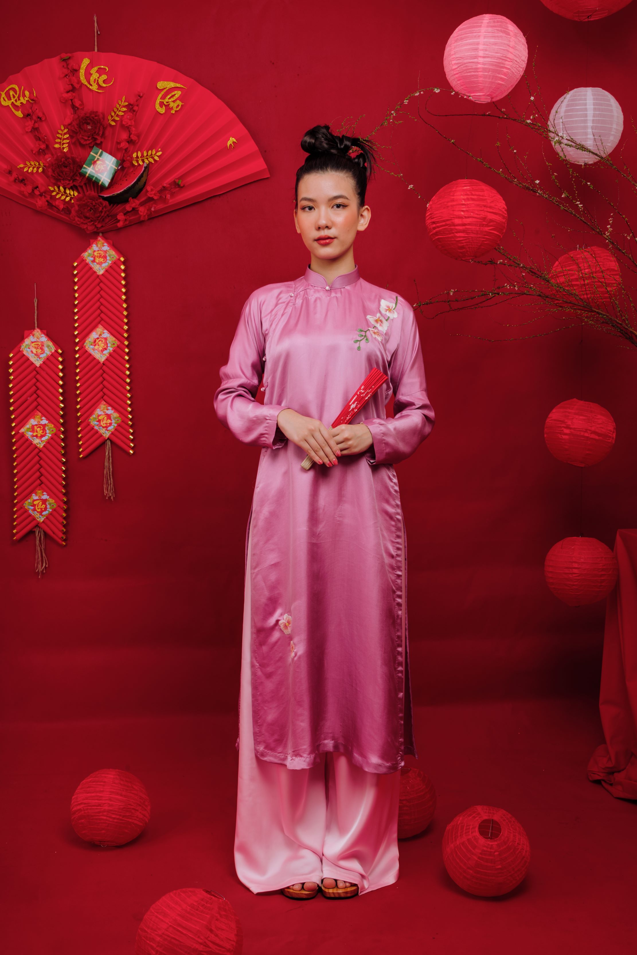 Thiếu nữ xinh tươi trong tà áo dài đón Tết - Ảnh 5.