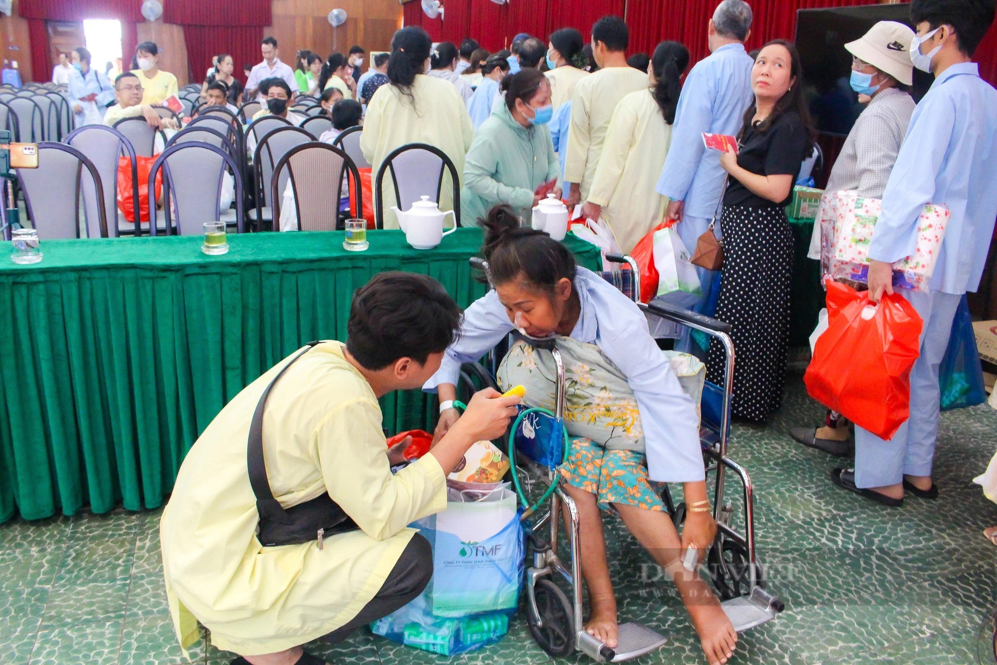 Đem mùa xuân yêu thương vào bệnh viện- Ảnh 14.