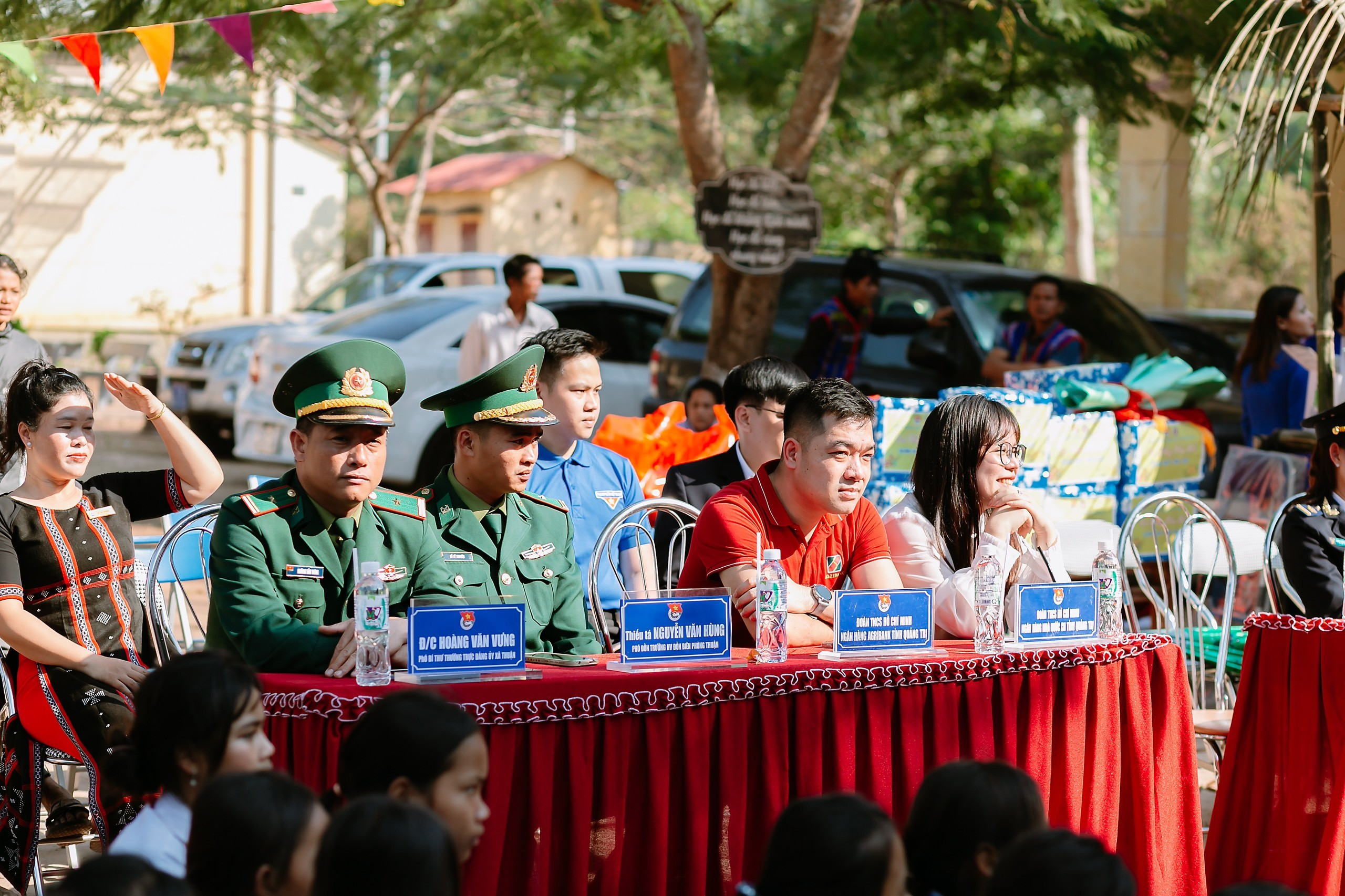 Đoàn Thanh niên Agribank Quảng Trị chung tay “Thắp sáng ước mơ thiếu nhi Việt Nam” năm 2024- Ảnh 1.