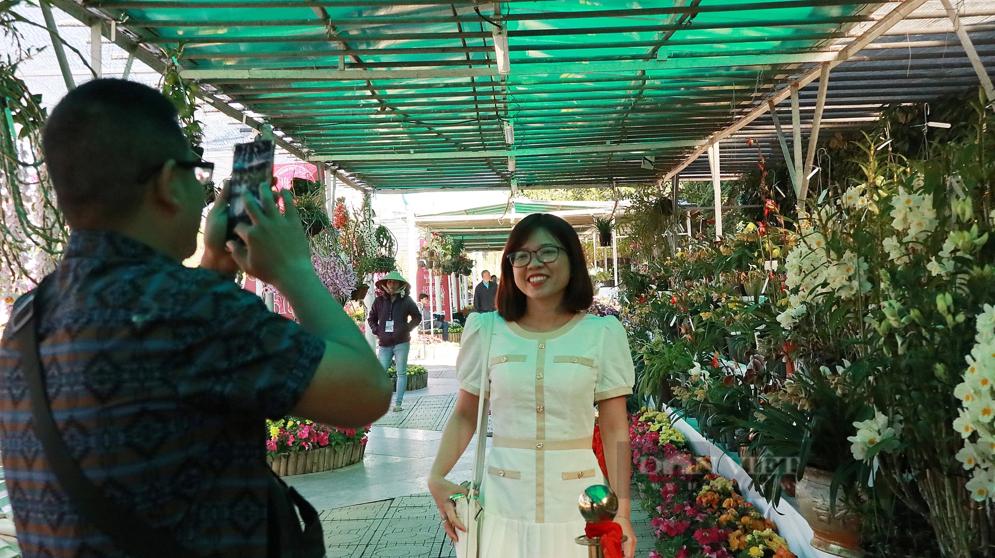 Ngắm thoải mái, chụp hình vô tư những chậu lan rừng tuôn hoa như suối tại Hội hoa xuân Đà Lạt- Ảnh 5.