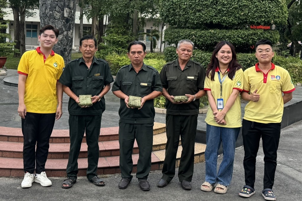 Tết ý nghĩa của sinh viên Sài thành qua những chiếc bánh chưng- Ảnh 2.
