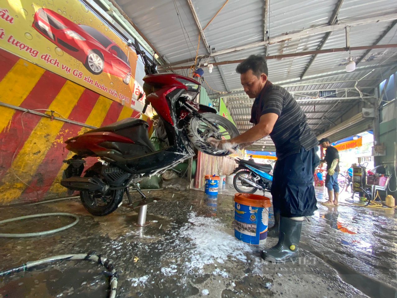 Khách đông nườm nượp chờ rửa xe đi chơi Tết dù giá tăng gấp đôi- Ảnh 3.