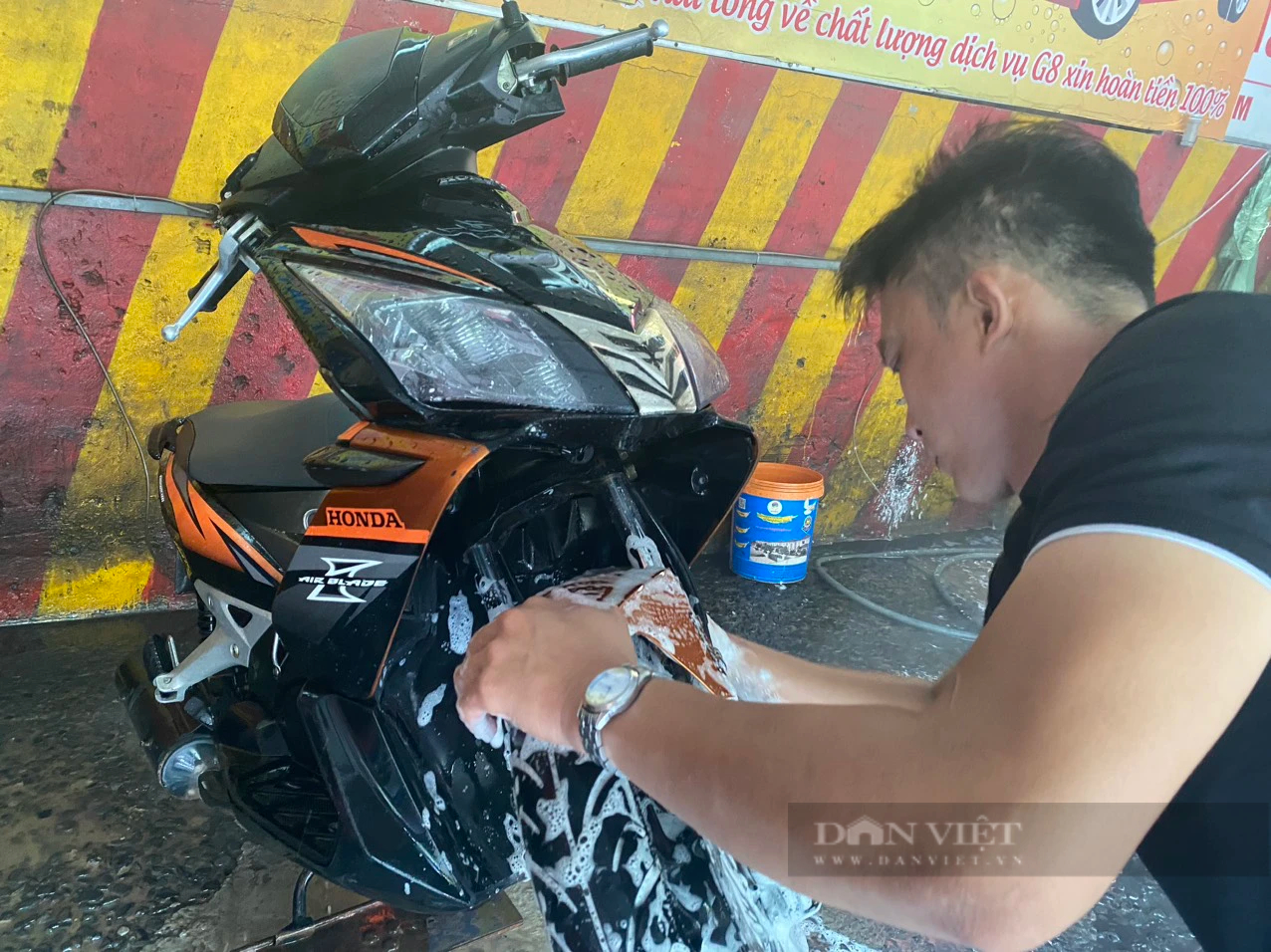 Khách đông nườm nượp chờ rửa xe đi chơi Tết dù giá tăng gấp đôi- Ảnh 4.