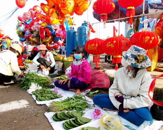 Từ Bắc vào Nam, khám phá những phiên chợ độc nhất vô nhị, mỗi năm họp đúng 1 lần vào đầu năm mới- Ảnh 2.