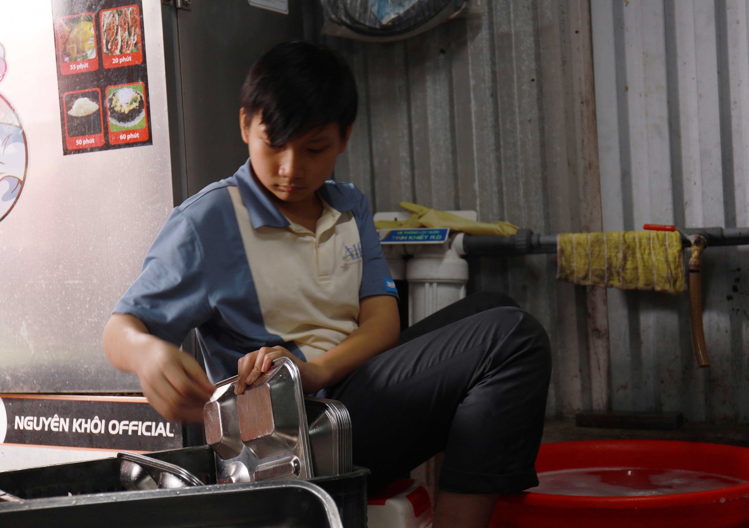 Học sinh dành tiền thưởng gửi yêu thương đến bệnh nhân khó khăn- Ảnh 7.