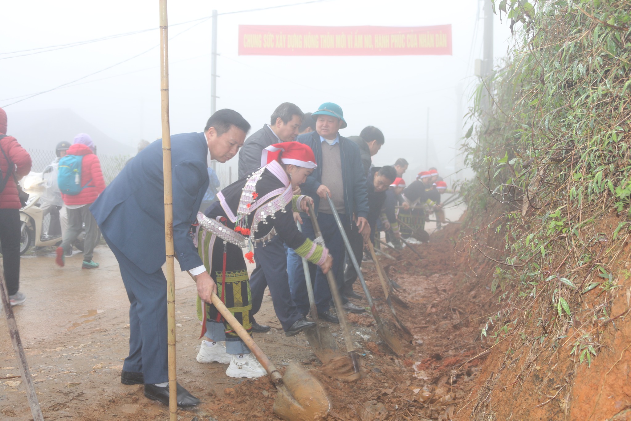 Sa Pa: Phát động phong trào thi đua "chung sức xây dựng nông thôn mới"- Ảnh 2.