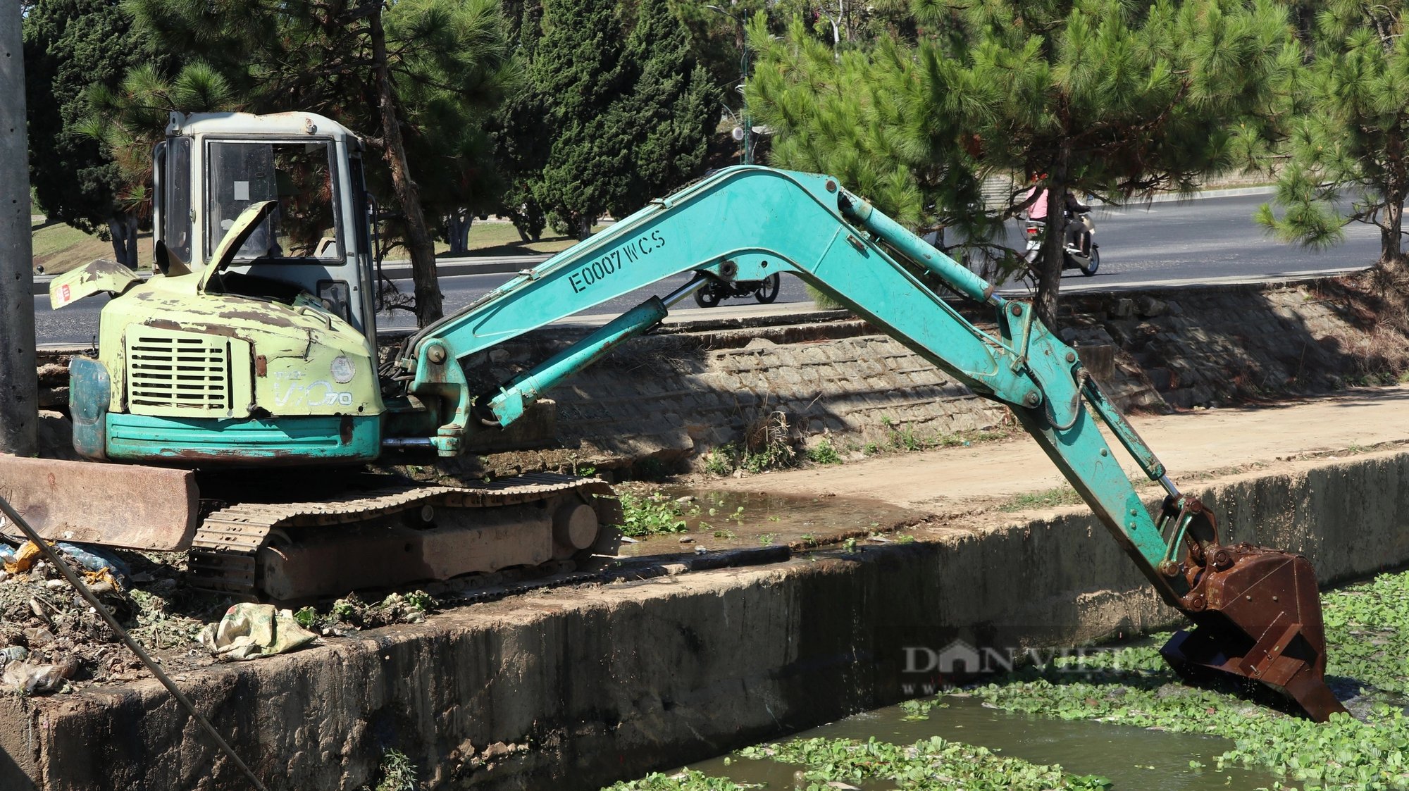 Ba hồ lắng nước trước khi chảy vào hồ Xuân Hương tại TP.Đà Lạt ô nhiễm nặng, nước đen sì- Ảnh 4.