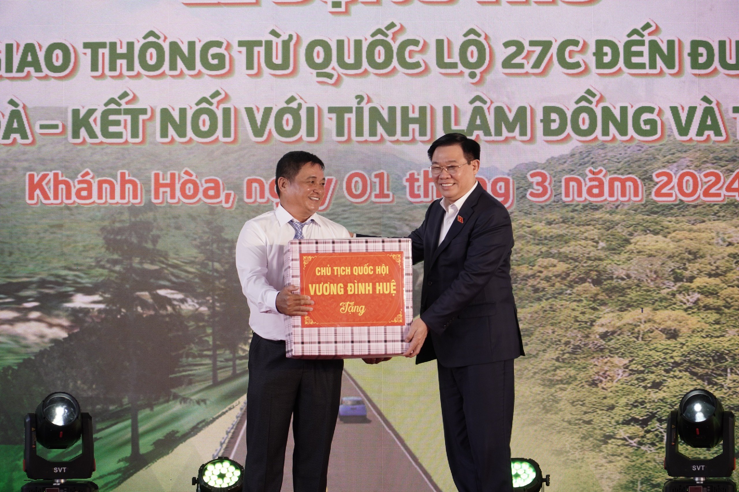 Chủ tịch Quốc hội Vương Đình Huệ dự lễ động thổ dự án đường giao thông gần 2.000 tỷ đồng- Ảnh 2.