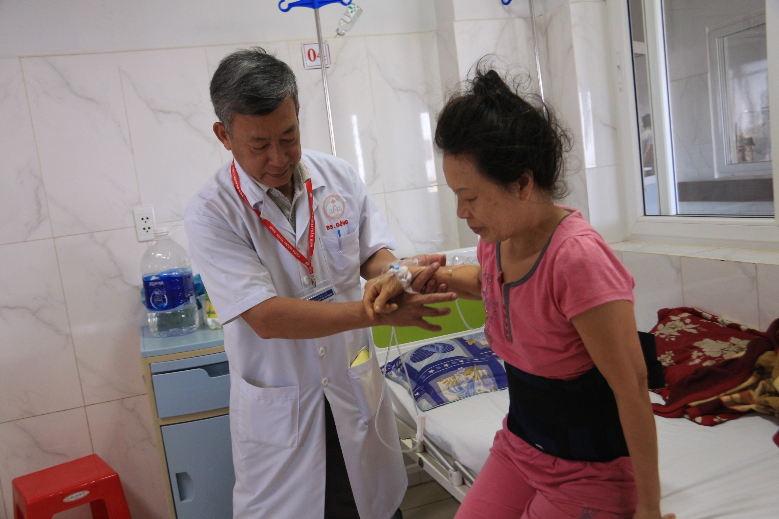 Nắng chang chang, vắt vẻo hái loại quả gia vị nổi tiếng ở Đắk Nông, Đắk Lắk, cảnh báo nóng chuyện chấn thương- Ảnh 3.