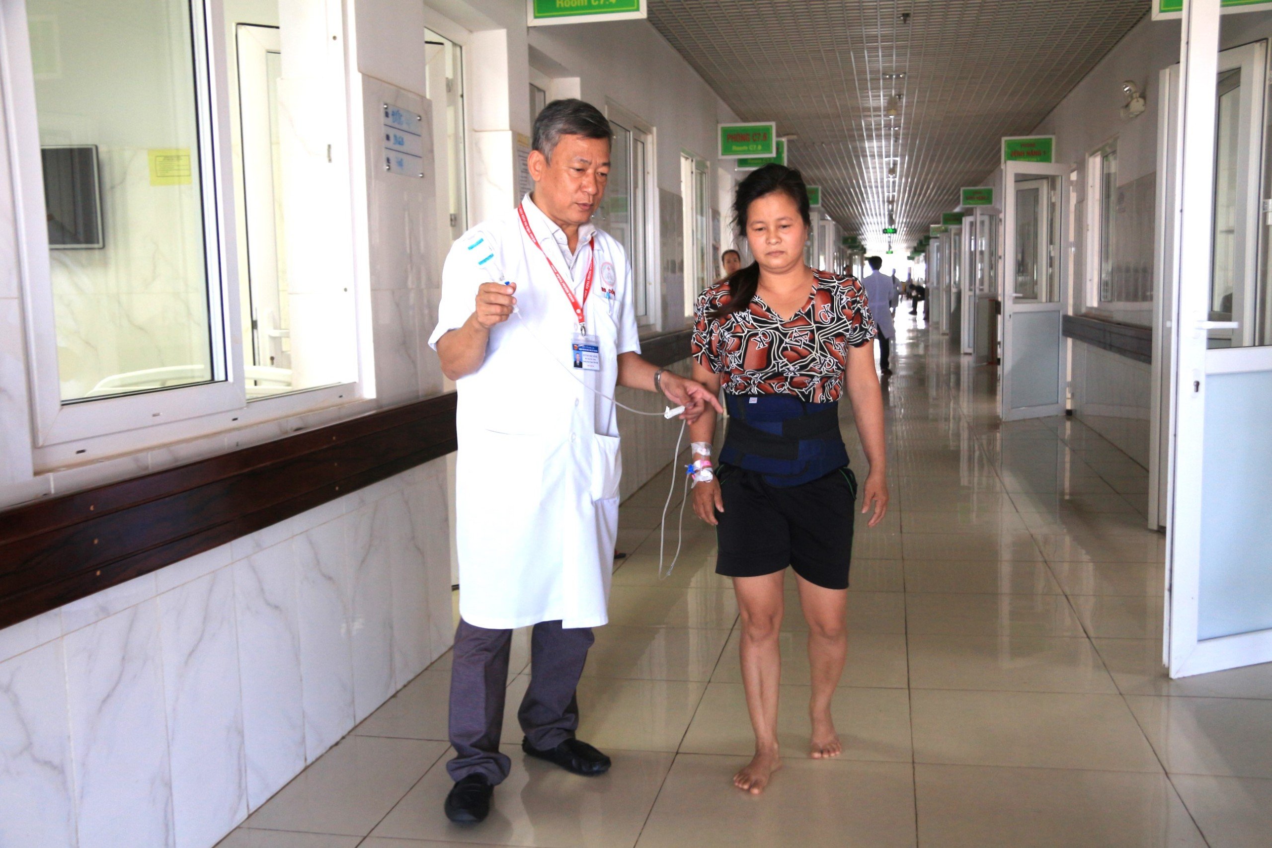 Nắng chang chang, vắt vẻo hái loại quả gia vị nổi tiếng ở Đắk Nông, Đắk Lắk, cảnh báo nóng chuyện chấn thương- Ảnh 4.