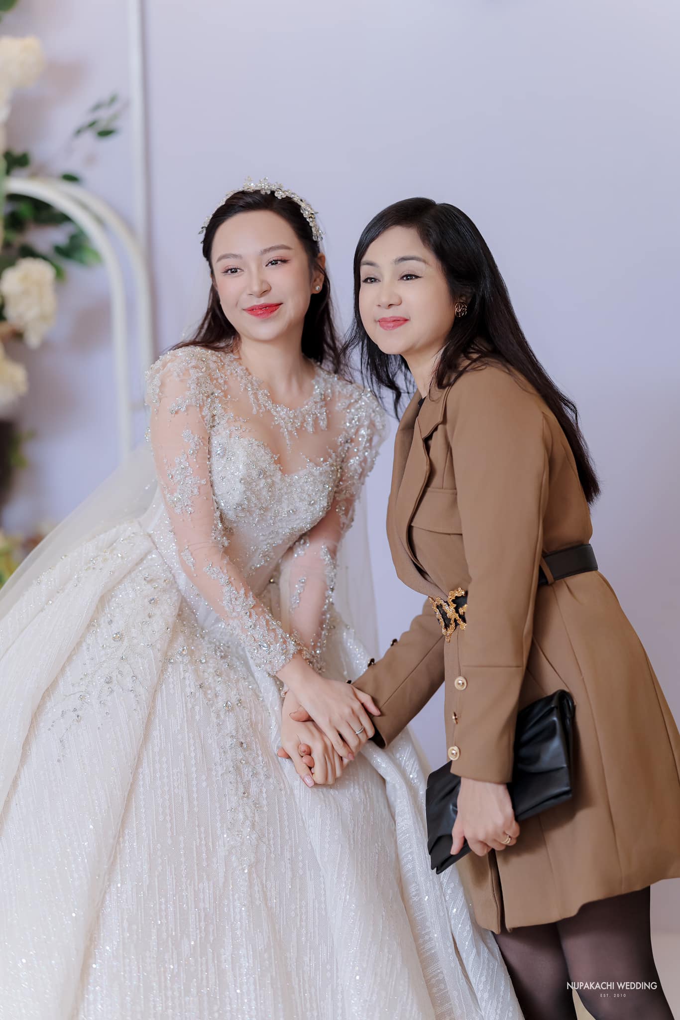 Nhã Phương, Lê Giang bay từ TP.HCM ra Hải Dương dự đám cưới Kim Oanh - Vũ Tuấn Việt- Ảnh 7.