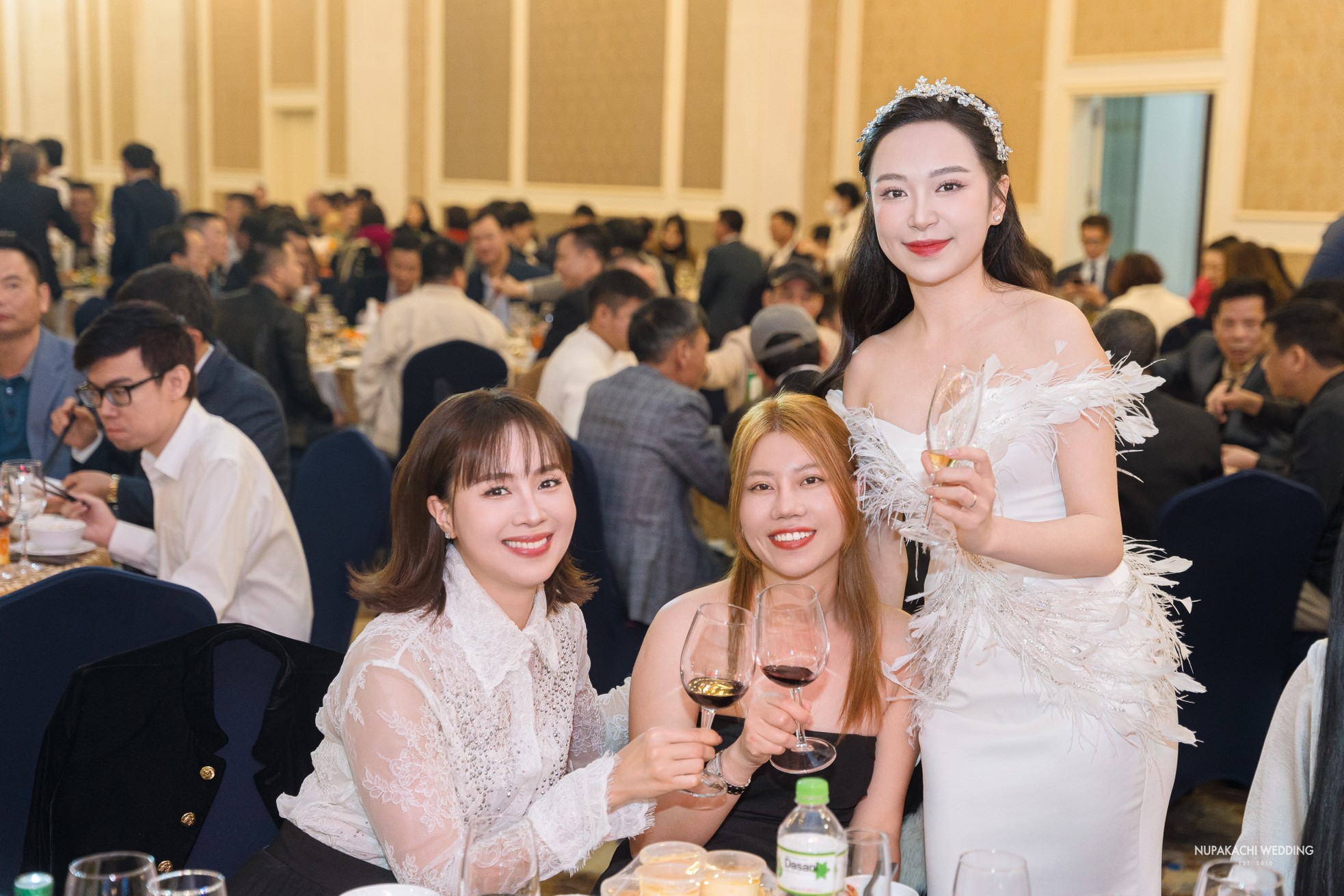 Nhã Phương, Lê Giang bay từ TP.HCM ra Hải Dương dự đám cưới Kim Oanh - Vũ Tuấn Việt- Ảnh 13.